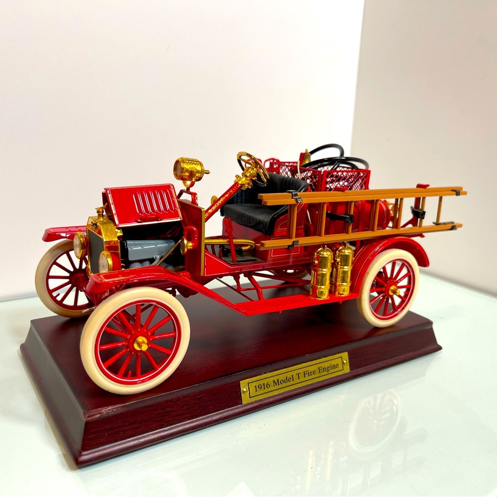 Franklin Mint - Ford Model T Fire Engine from 1916 in scale 1:16